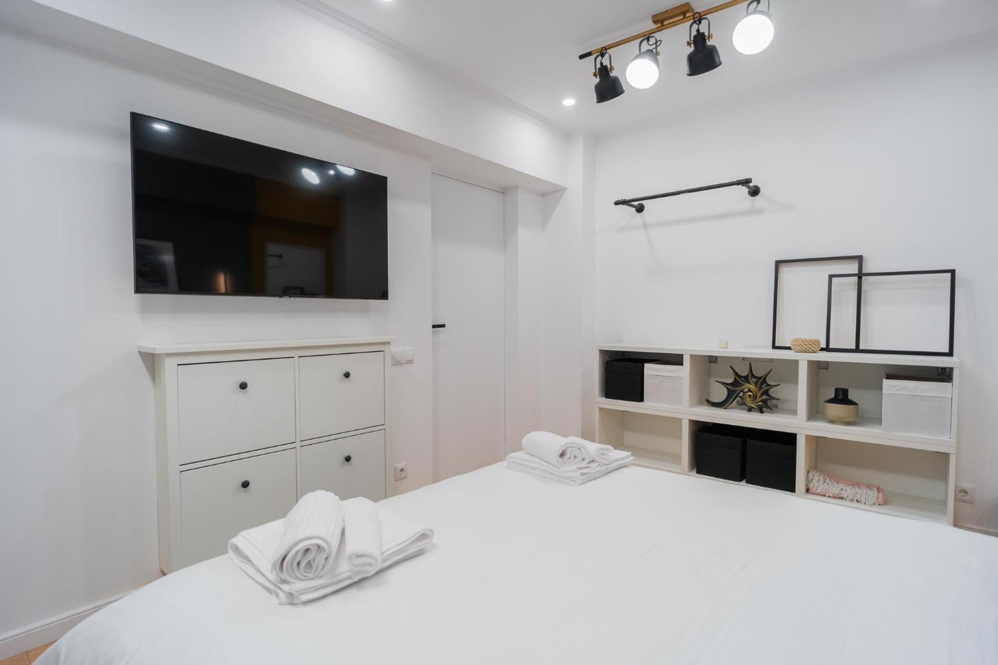 Urban Pearl - Old Town - Unique 4Br/3Ba Apartment Бухарест Екстер'єр фото