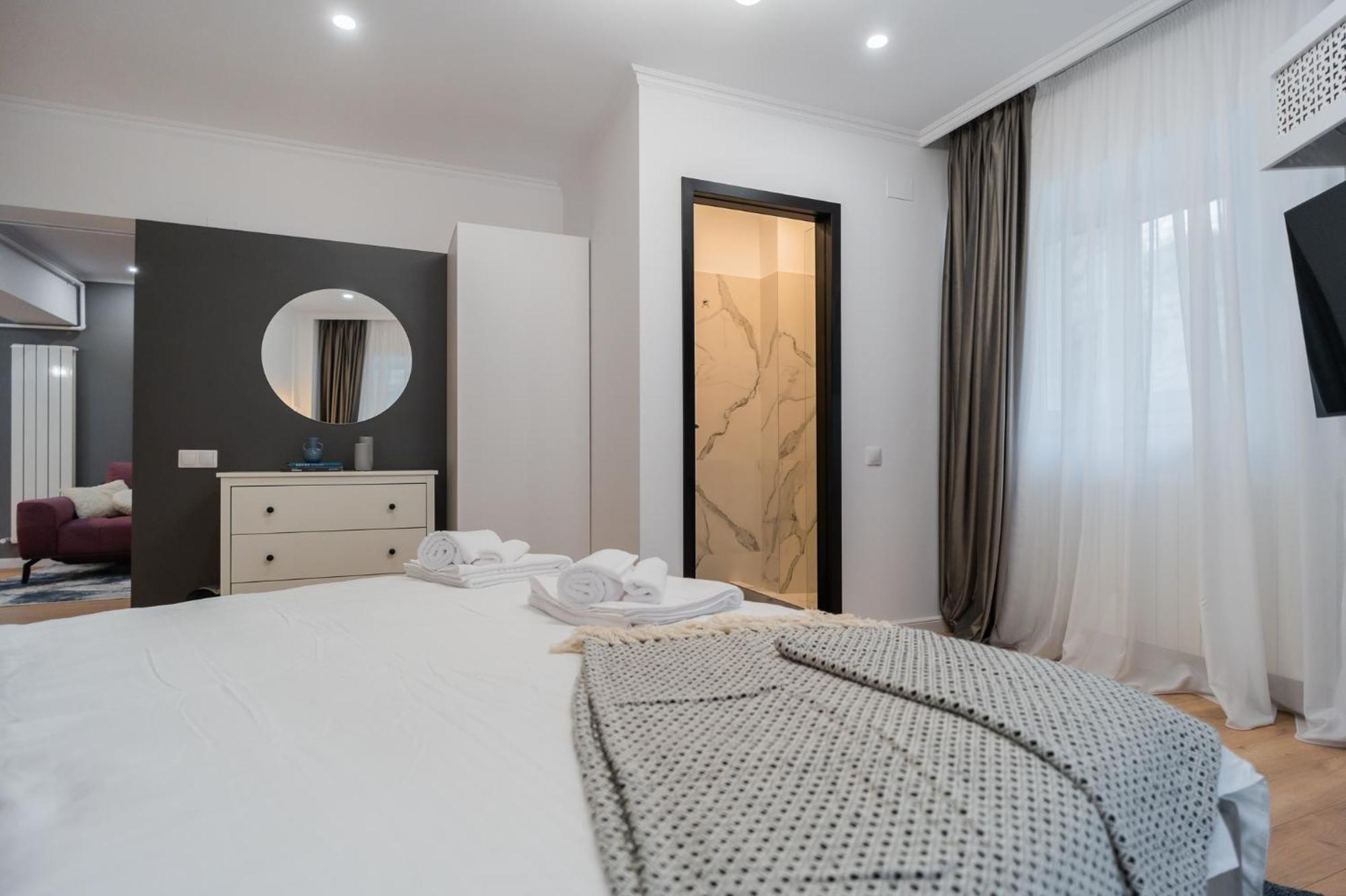 Urban Pearl - Old Town - Unique 4Br/3Ba Apartment Бухарест Екстер'єр фото